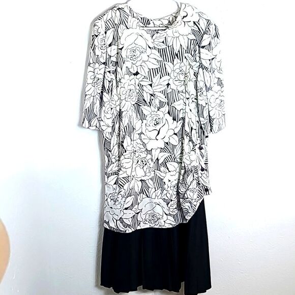 Riccardo Dress,Black & White Flowered Draping Top over Black Pleated Skirt, Sz20 - Picture 1 of 9
